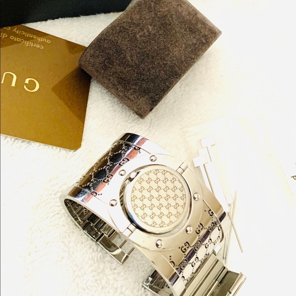 Gucci watch main image 8